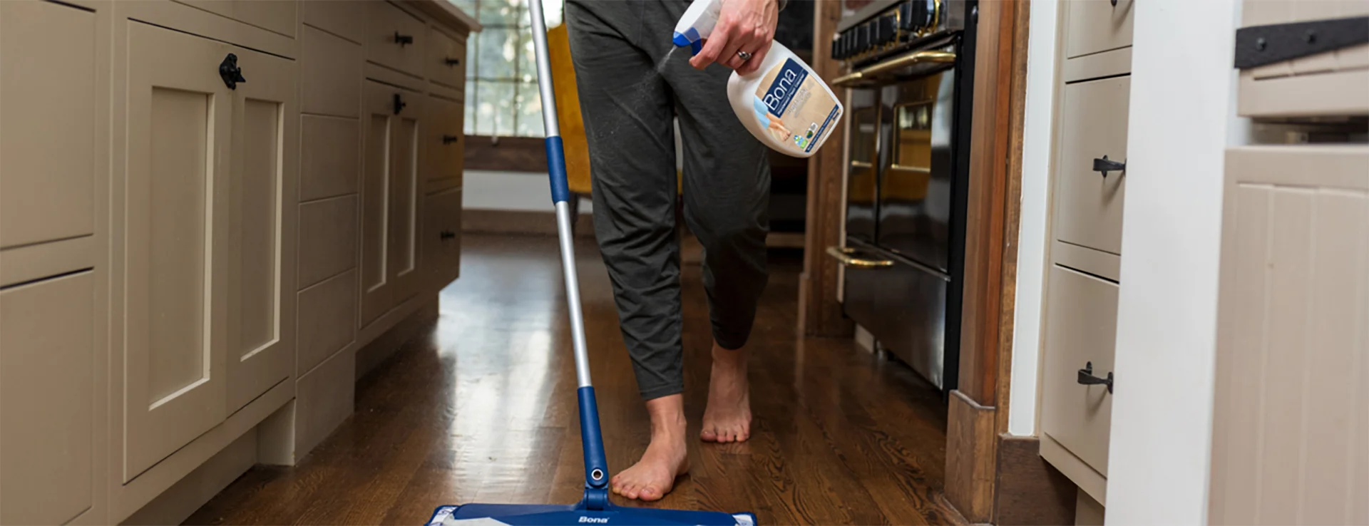 20274-Cleaner Landing page Hardwood floor cleaner unscented trigger Hero image_1920x700.jpg